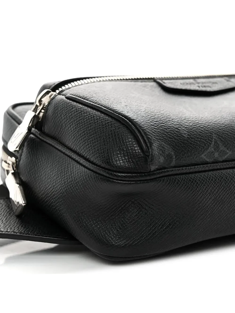 Louis Vuitton Taiga Outdoor Bumbag #278773L15B